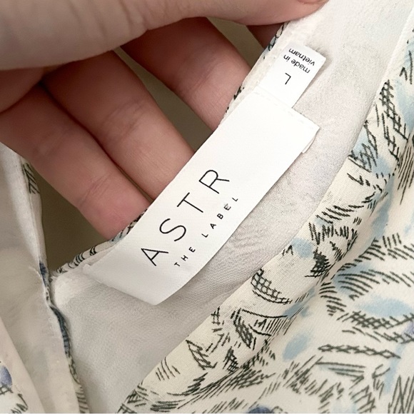 ASTR The Label Blue Floral Bodysuit - Picture 5 of 6